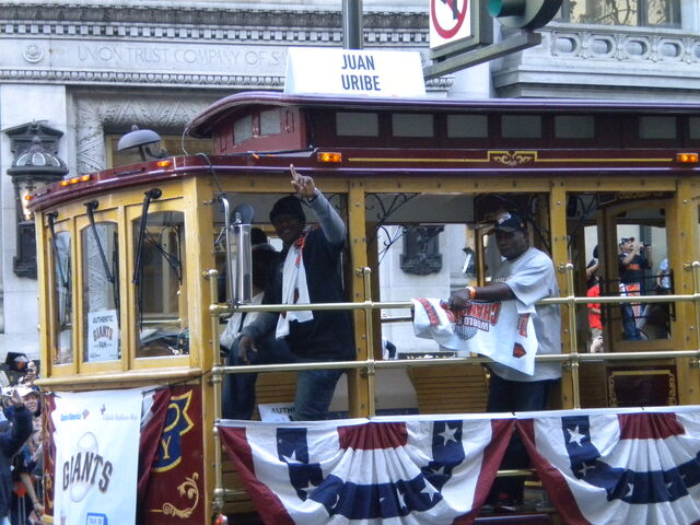 File:GiantsParade35.jpg