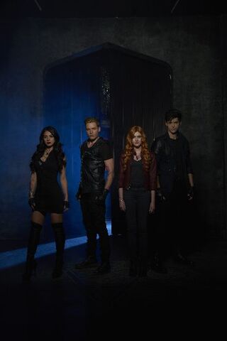 File:Shadowhunters S1 30.jpg