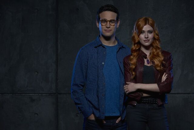 File:Shadowhunters S1 22.jpg