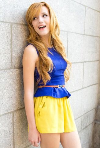 Fichier:Bella-Thorne---Catherine-Powell-shoot--03-460x675.jpg