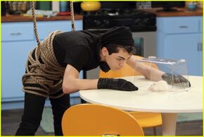 644px-Zendaya-cat-deeley-shake-it-up-02