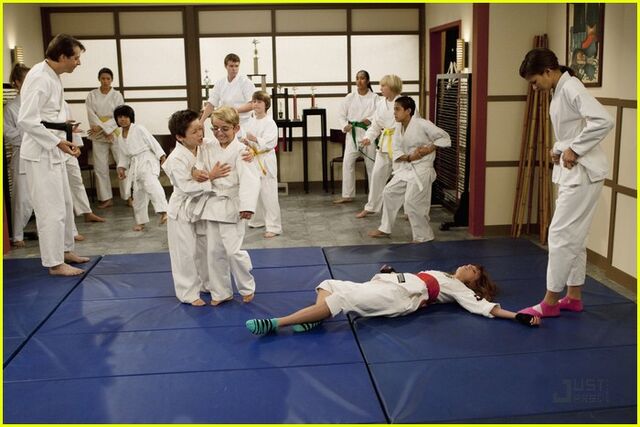 File:Kick It Up 55.jpg