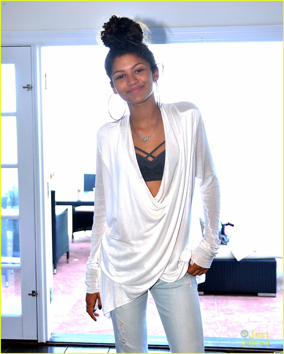 Image - Zendaya-malibu-fun-kc-undercover-cast-06.JPG ...