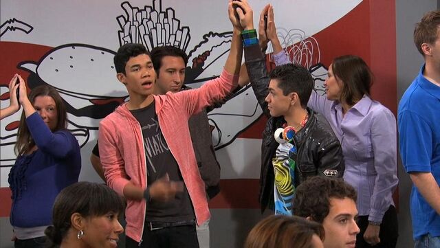 File:Auction It Up 23.jpg