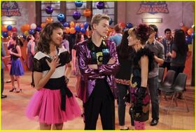 644px-Roshon-fegan-adam-irigoyen-zombies-05
