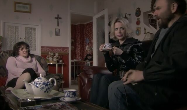 File:S10E03LilliansTeaParty.jpg
