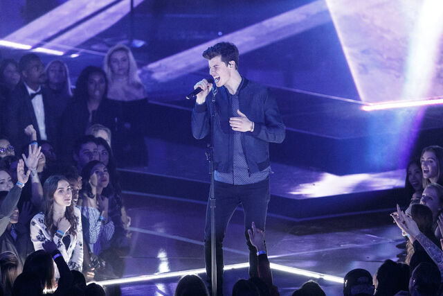 File:2017-iHeart-Performance1.jpg
