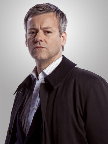 Archivo:Lestrade Sherlock.jpg