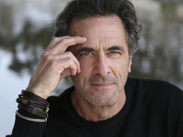 File:Robin Thomas.jpeg