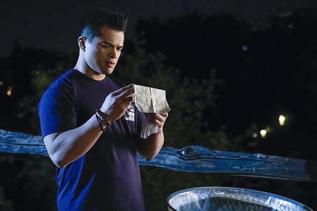 File:1x10 Promotional photo 3.jpg