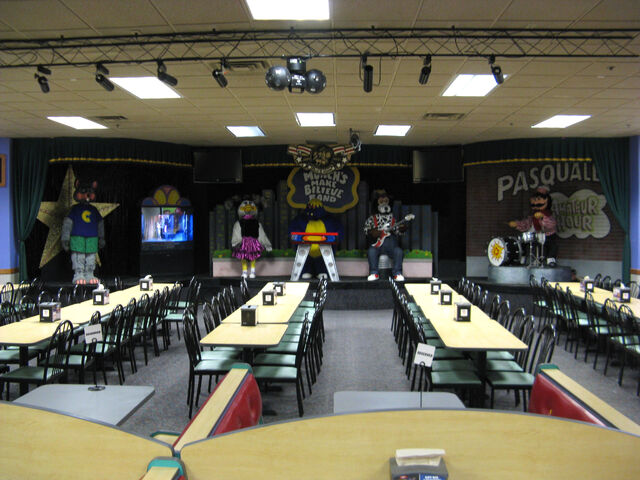 File:Chuck E. Cheese's 3-Stage Darien IL.jpg