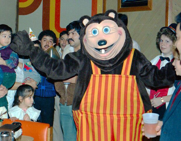 File:Billy Bob walkaround.jpg