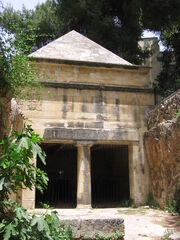 קבר יאסון.jpg