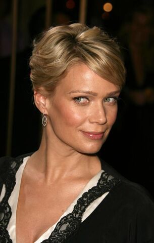 File:Laurieshpremiere.jpg
