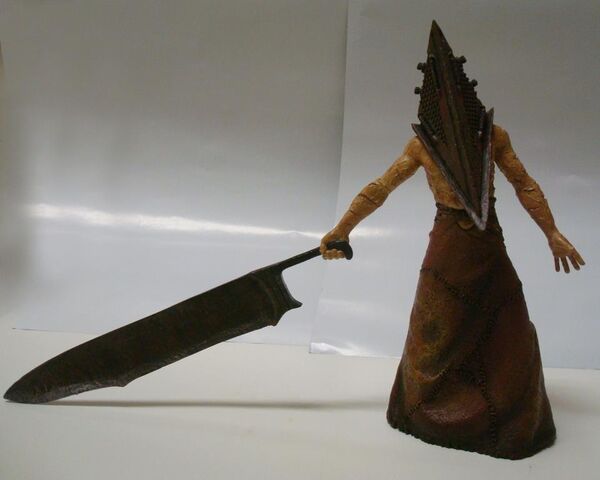 File:Pyramid head french boxset.jpg