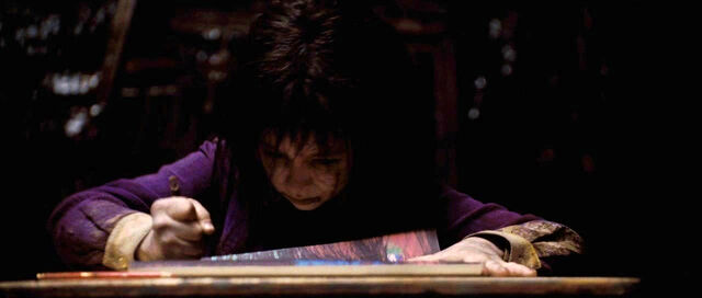 File:She draws.jpg