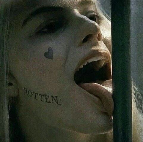 File:Harley Licking Bar Avatar.jpg
