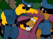 Homer policiais apressadinho.jpg