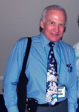 File:BuzzAldrin-2009.jpg