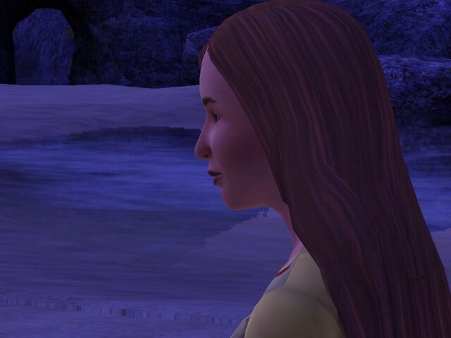 File:Holly in beach.jpg