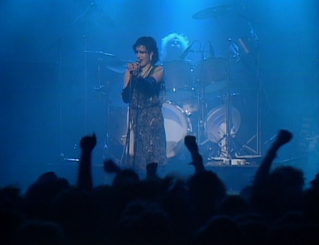 File:Siouxsie singing Helter Skelter.png