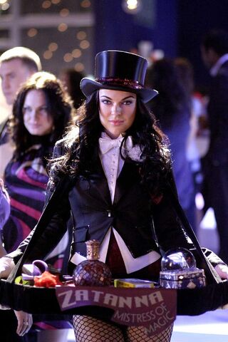 Archivo:Zatanna-smallville.jpg
