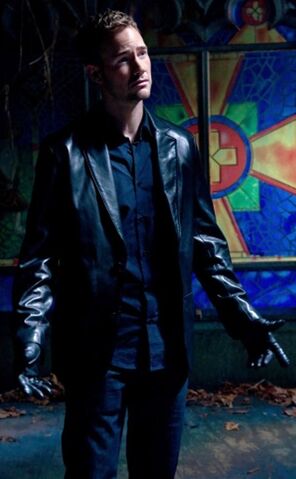 File:550w ustv smallville s10e14 masquerade 06.jpg