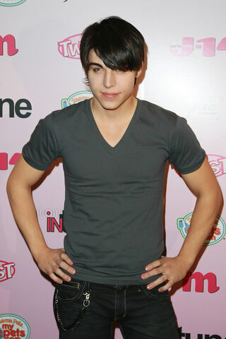 File:Nolan+Gerard+Funk+David+Archuleta+Performs+OuLcDL2pJ6Jx.jpg