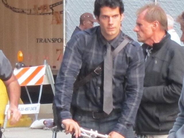 File:Superman Clark Kent 110913b-cavill1.jpg