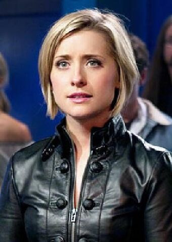Fichier:110406mag-smallville-allison1.jpg