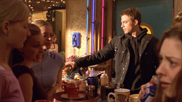 File:Kevin-Grady-4x19-02.jpg