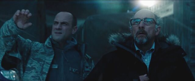File:Man-of-Steel-Trailer-Images-Colonel-Hardy-Christopher-Meloni-Dr.-Emil-Hamilton-Richard-Schiff.jpg