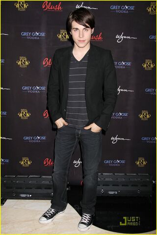 File:Lauren-storm-nolan-funk-royal-plush-02.jpg