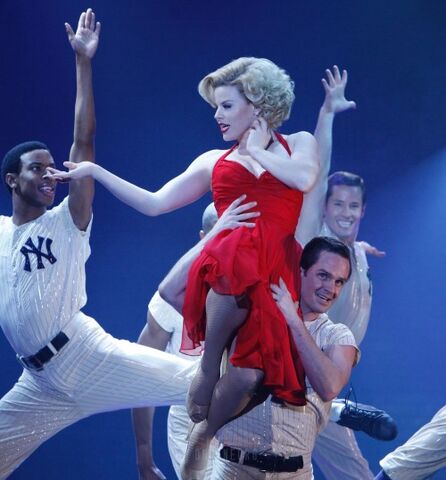 File:Smash-s01e01-ivys-red-dress-500x538.jpg