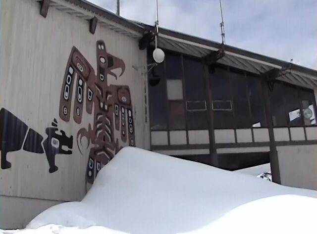 File:Thunderbird lodge 2010 front.jpg