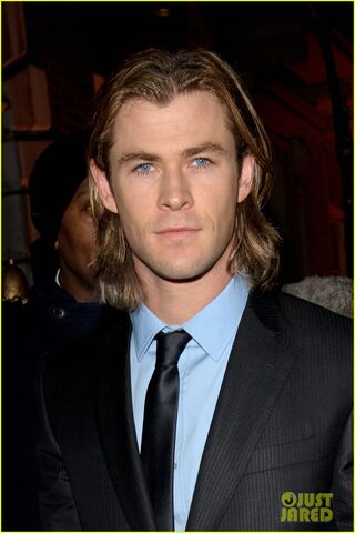 File:Elsa-pataky-chris-hemsworth-baftas-06.jpg