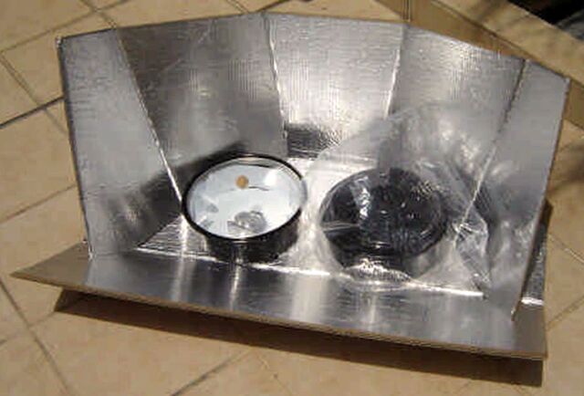 File:Clear lid vs black lid with bag - Teong Tan.jpg