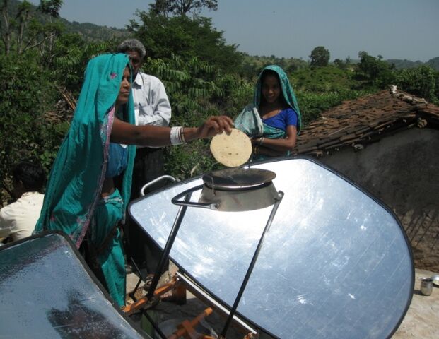 File:Climate Healers roti baking in India.jpg