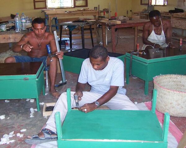 File:ADES - Solar cookers built in local workshops - March 2008.jpg
