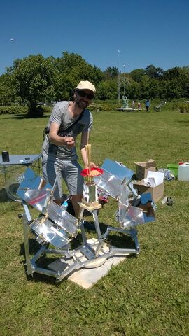 File:MUMA Solar Cooker- Solar Spaghetti.jpg