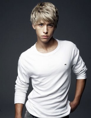 File:Mitch Hewer.jpg