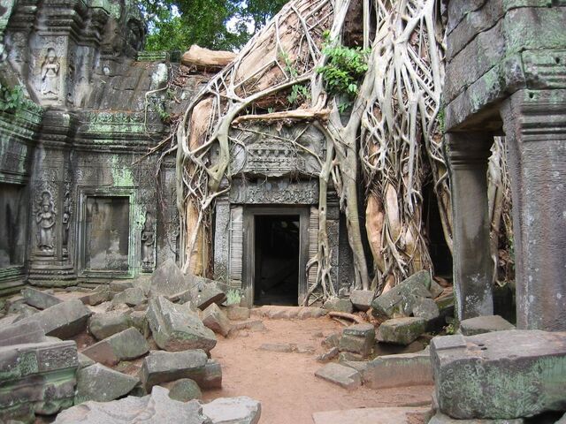 File:Adventure-in-Cambodia ruins.jpg