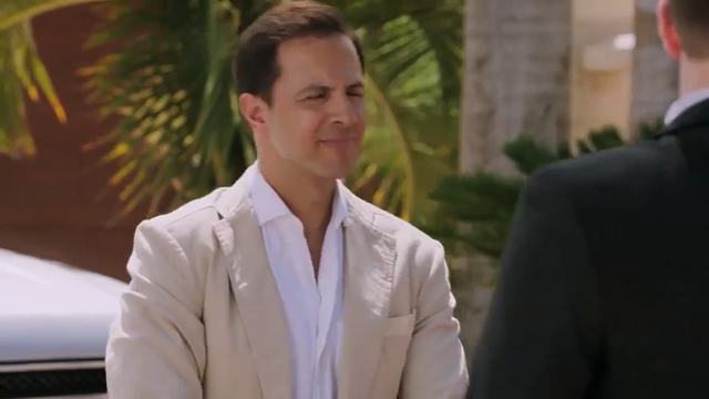 Archivo:S1E1 (9).png