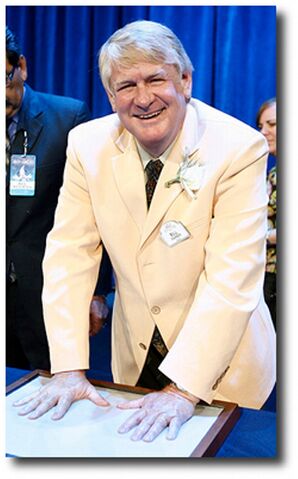 File:Bill farmer hands1.jpg