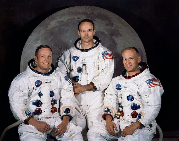 File:Apollo 11-1-.jpg