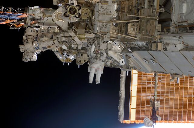 File:STS-118 EVA1 Rick Mastracchio.jpg