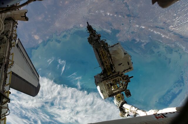File:STS-118 ESP-3 on RMS.jpg