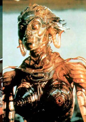 File:Giger-Sil sculpture4.jpg