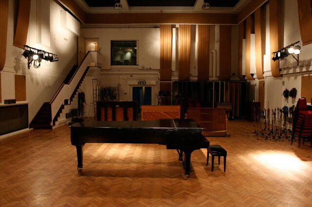 File:800px-Abbeyroadtomswain.jpg
