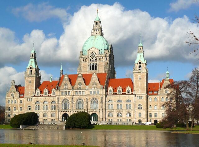 File:RealWorld New City Hall in Hanover.jpg